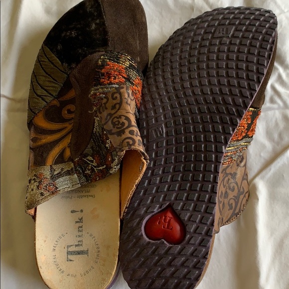 Think Clogs - Picture 2 of 2
